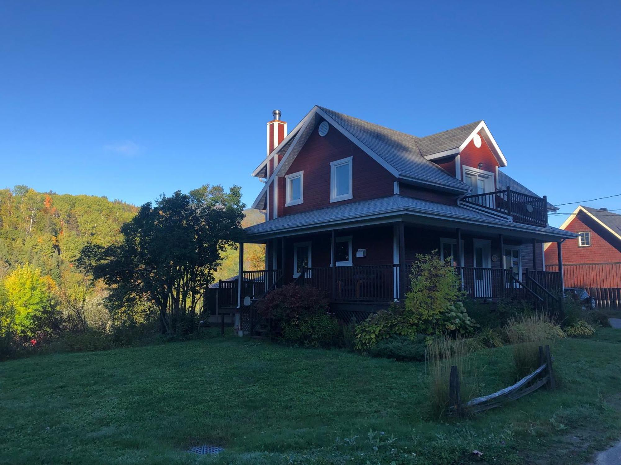 Belle Maison Avec Vue Sur La Riviere LʼAnse-Saint-Jean Esterno foto