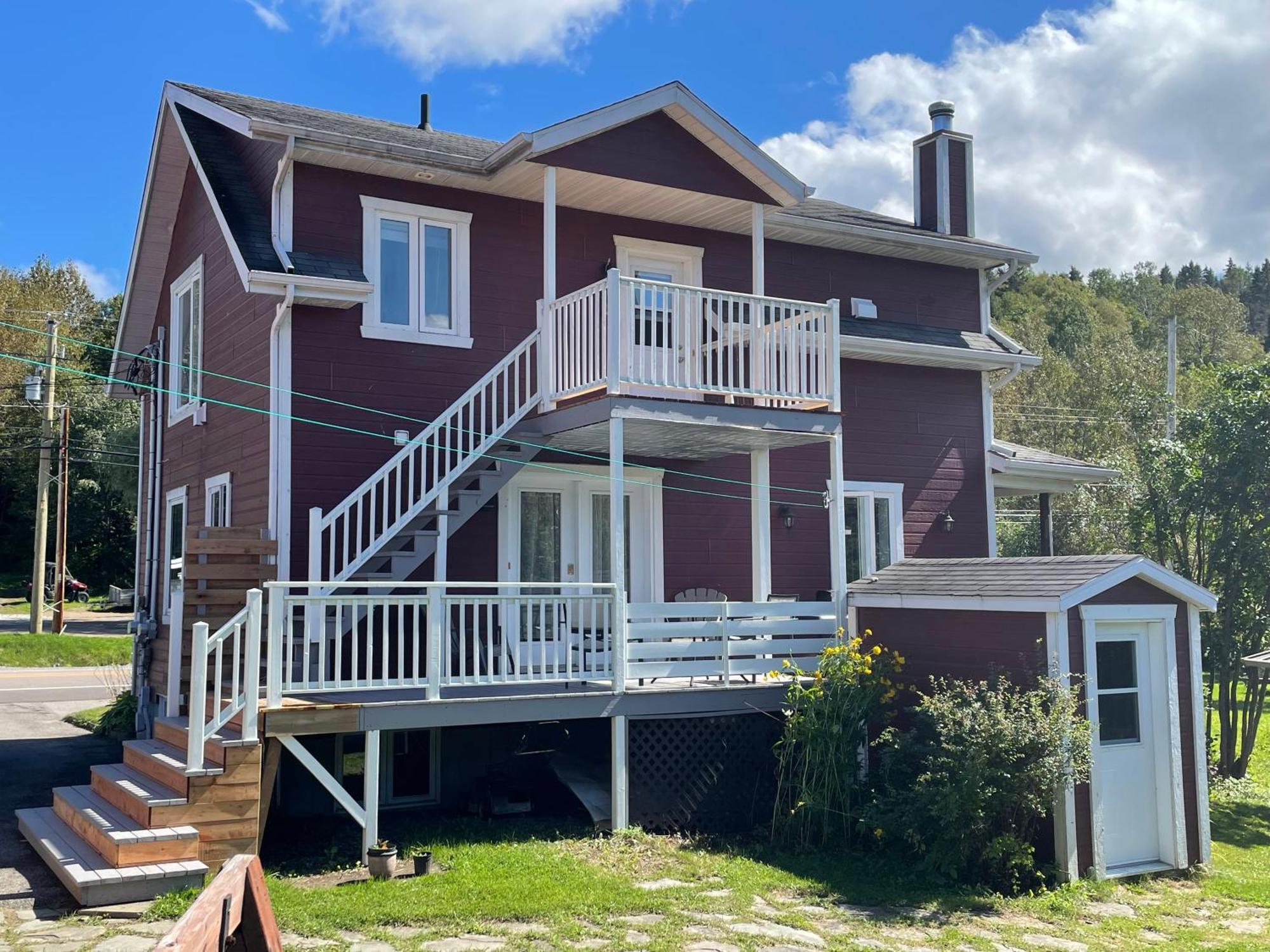 Belle Maison Avec Vue Sur La Riviere LʼAnse-Saint-Jean Esterno foto