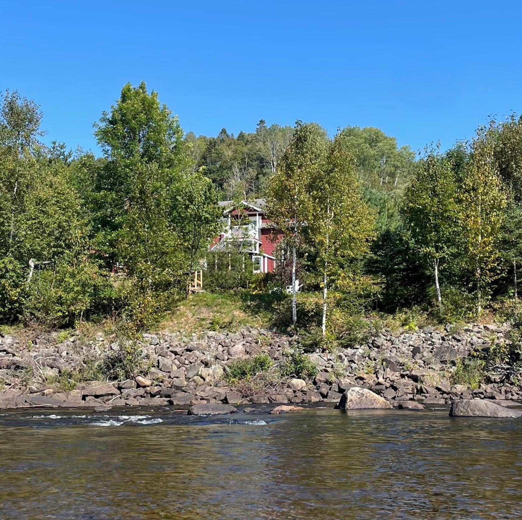 Belle Maison Avec Vue Sur La Riviere LʼAnse-Saint-Jean Esterno foto
